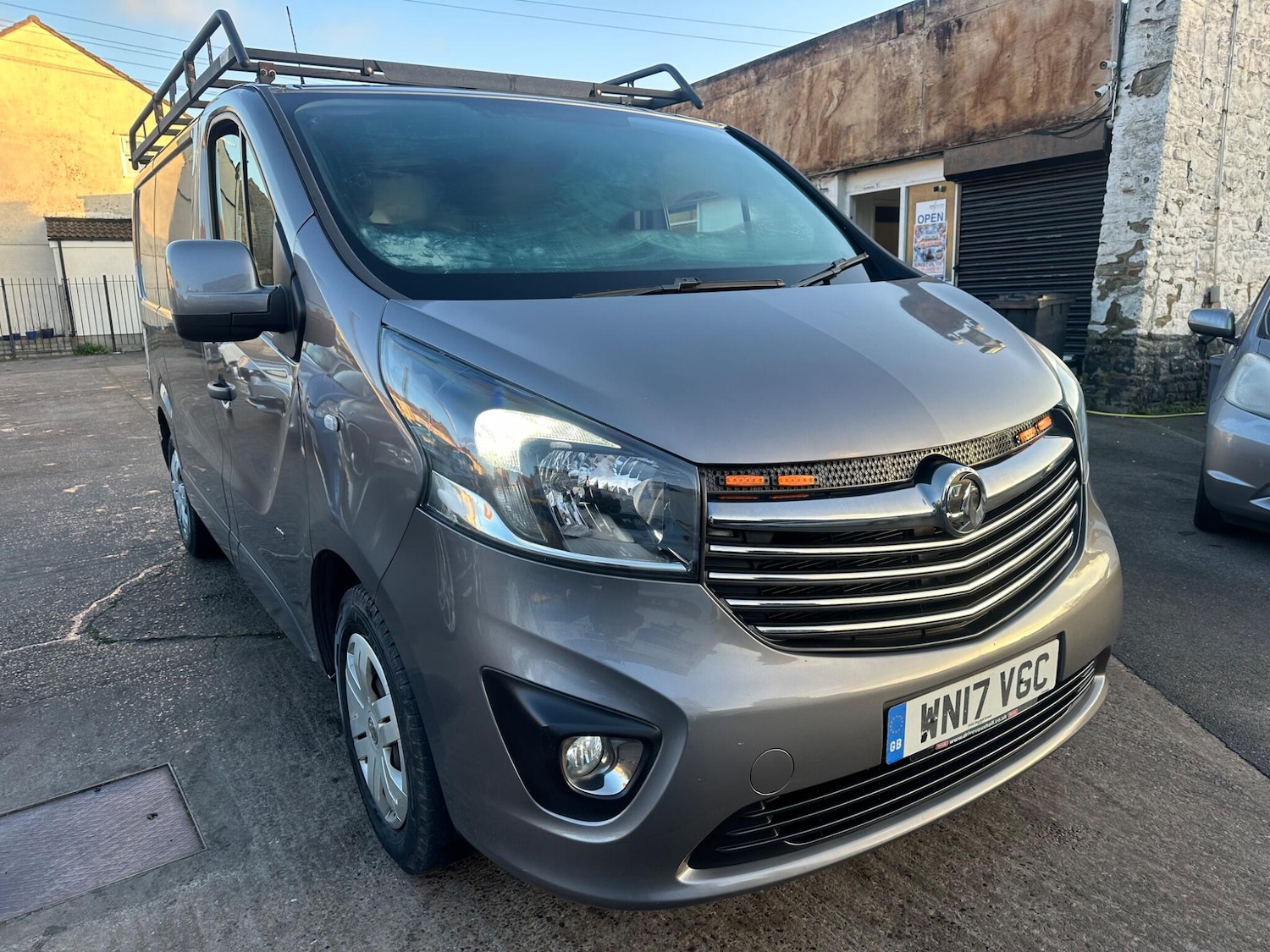 Used Vauxhall Vivaro 2017 for sale - 77114145: Photo 2