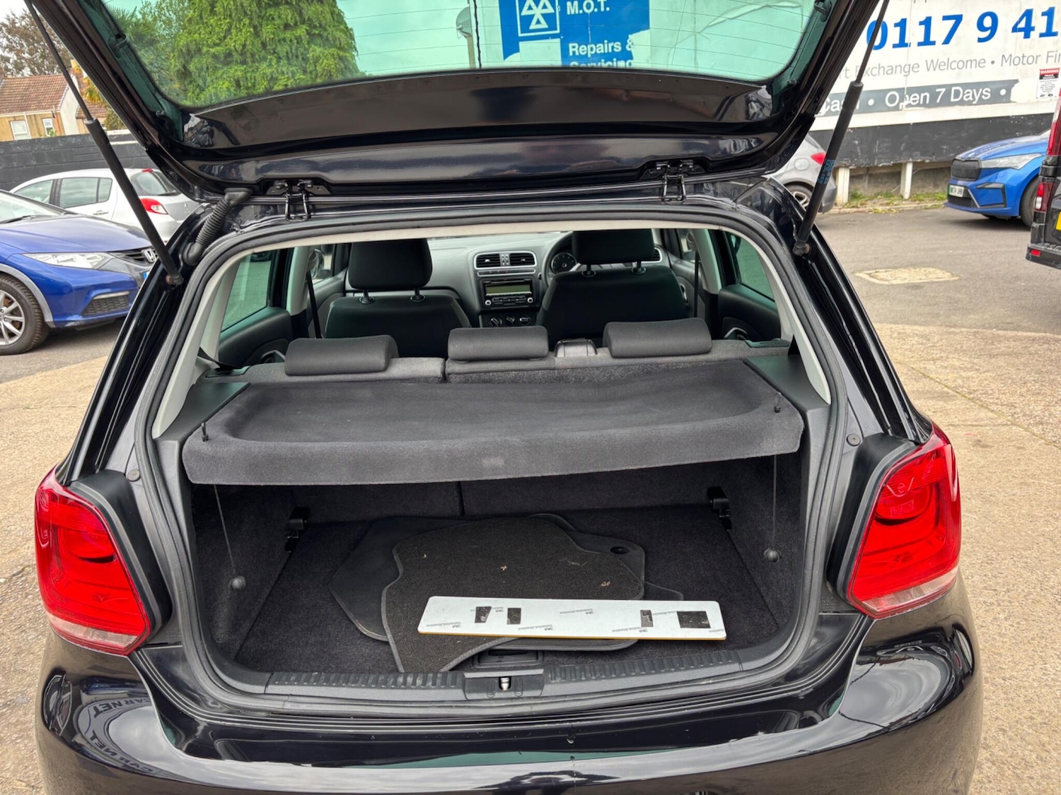 Used Volkswagen Polo 2010 for sale - 76937377: Photo 17