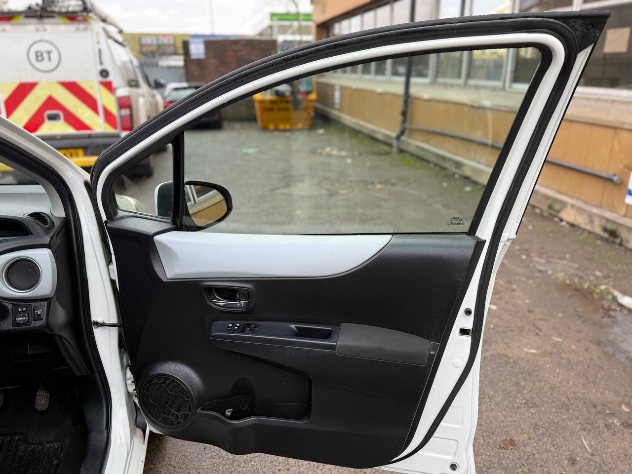 Used Toyota Yaris for sale - 76864197: Photo 14