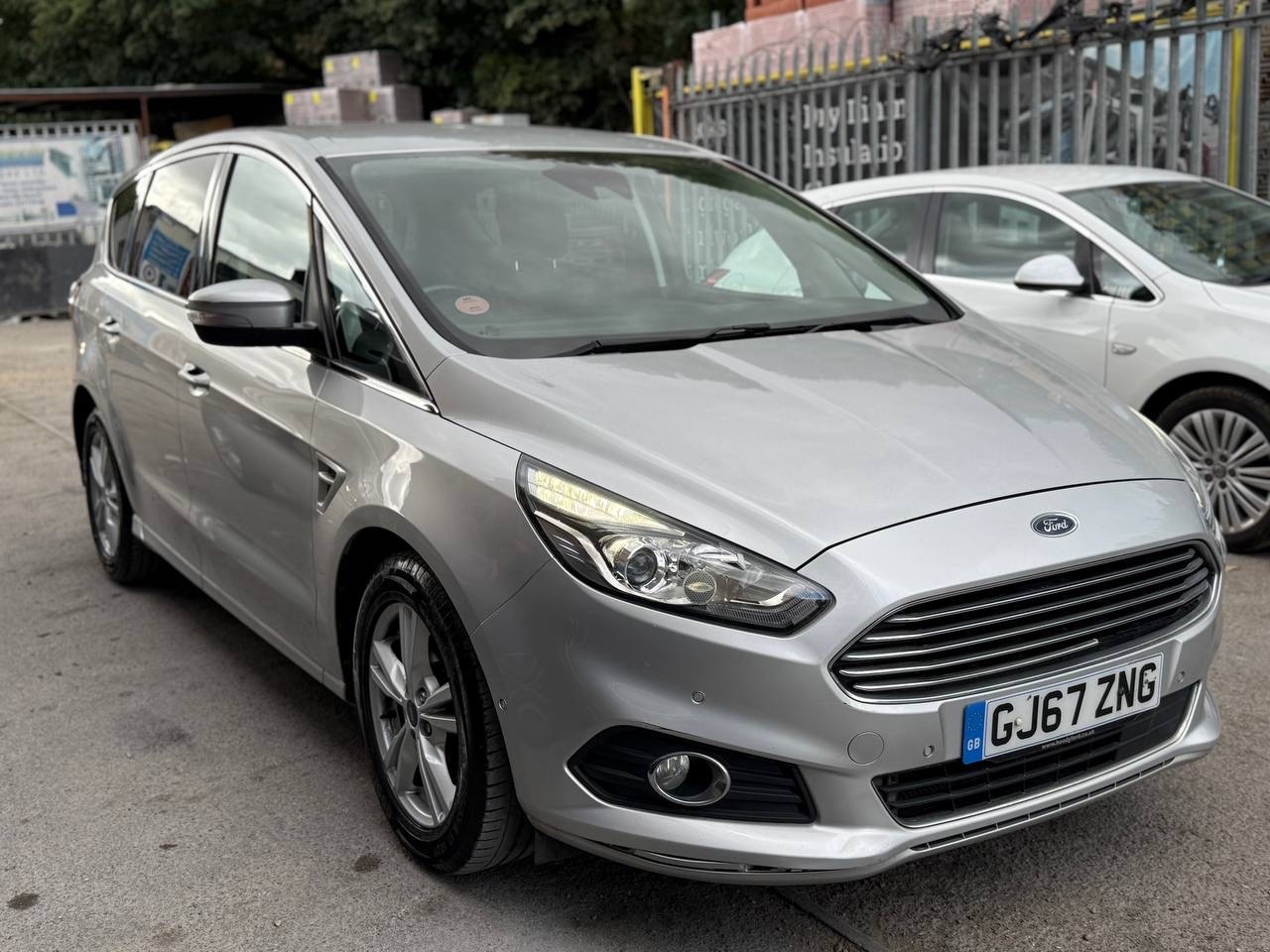 Used Ford S-Max 2017 for sale - 78052779: Photo 2