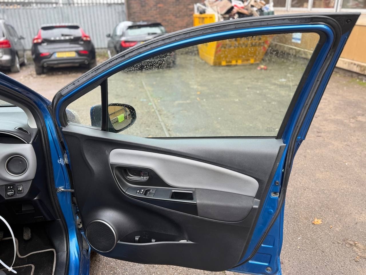 Used Toyota Yaris 2015 for sale - 76799630: Photo 14