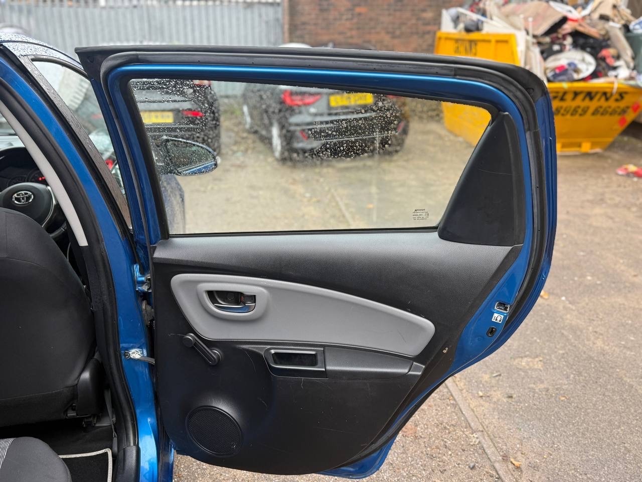 Used Toyota Yaris 2015 for sale - 76799630: Photo 15