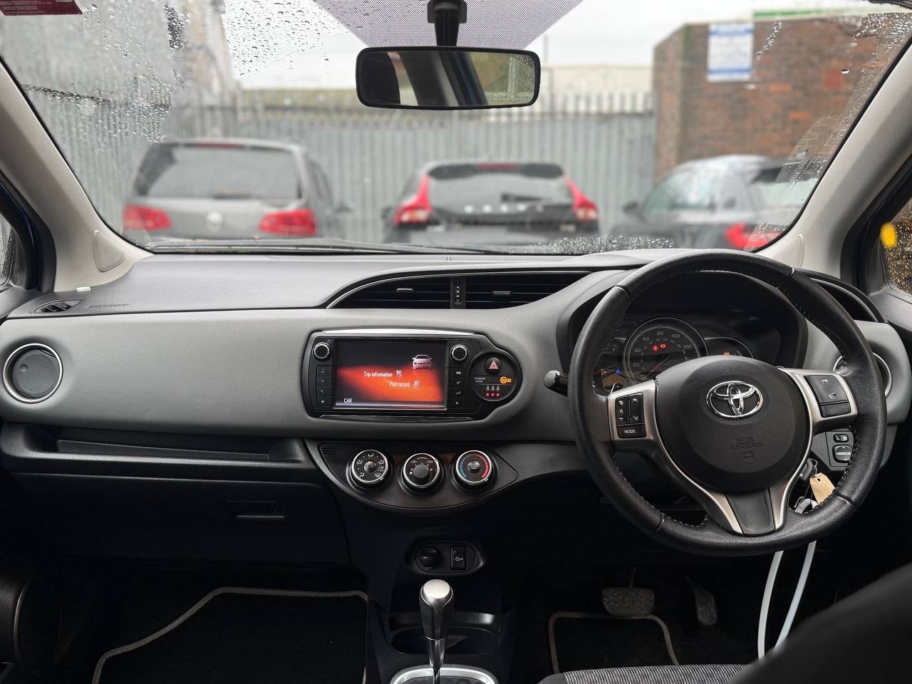 Used Toyota Yaris 2015 for sale - 76799630: Photo 9