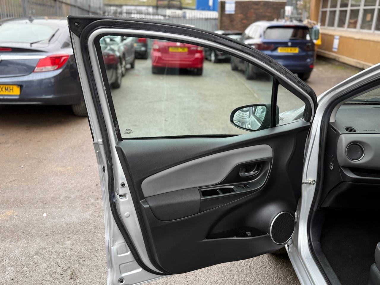 Used Toyota Yaris for sale - 76726157: Photo 16