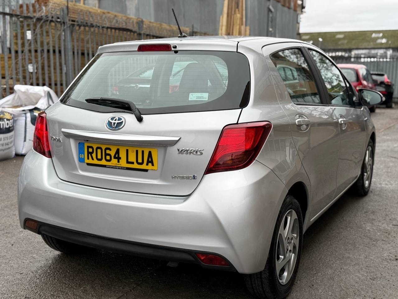Used Toyota Yaris for sale - 76726157: Photo 3