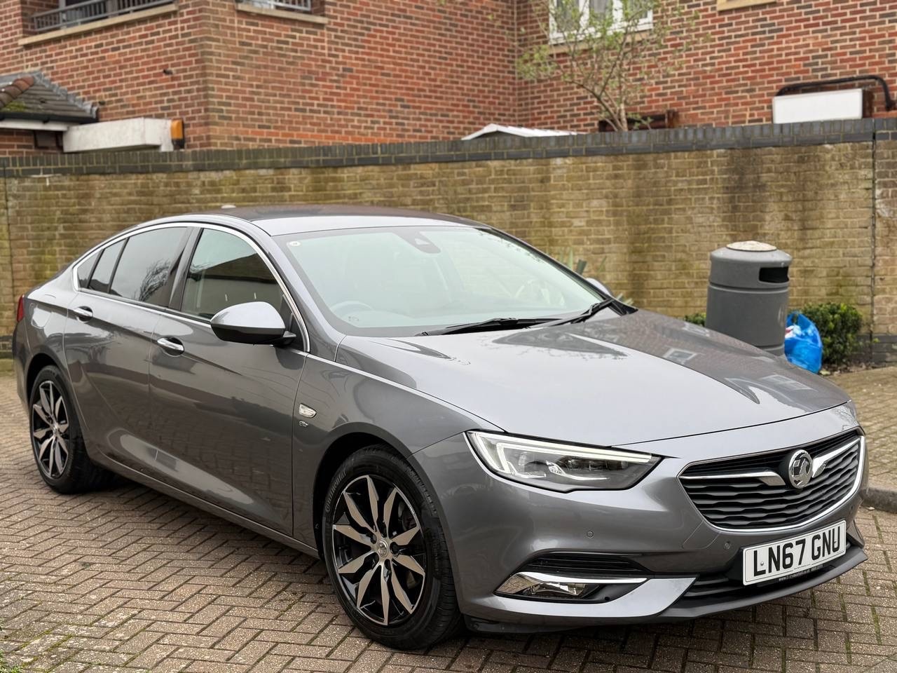 Used Vauxhall Insignia 2017 for sale - 77798556: Photo 2