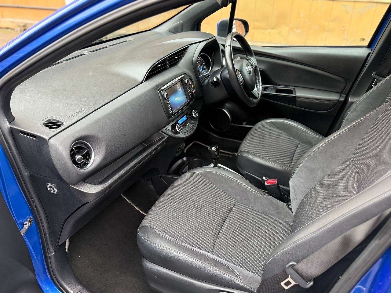 Used Toyota Yaris for sale - 76726162: Photo 8