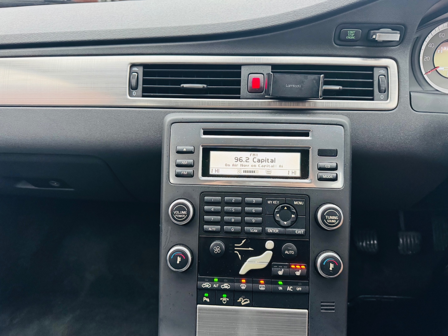 Used Volvo XC70 2009 for sale - 77340296: Photo 10