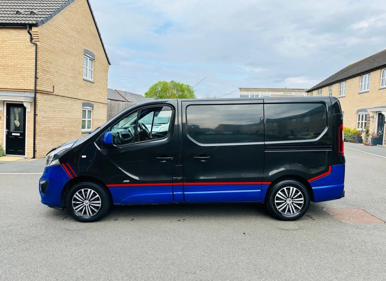 Used Vauxhall Vivaro 2015 for sale - 76725277: Photo 4