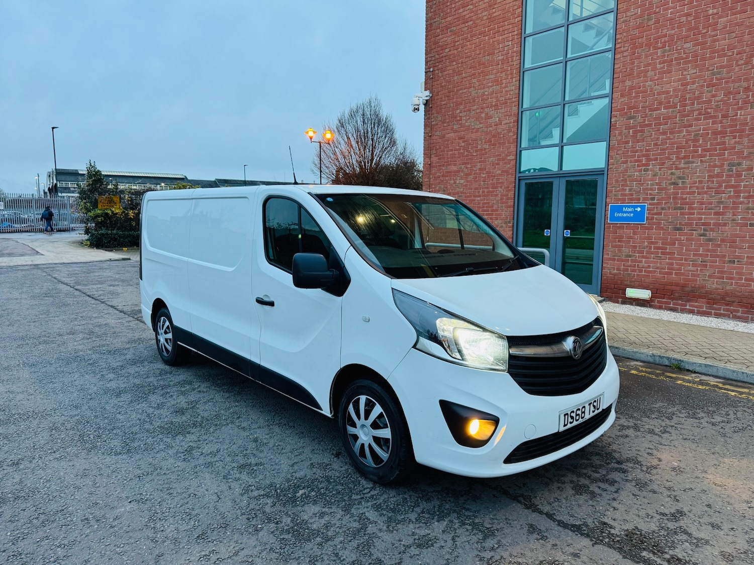 Used Vauxhall Vivaro 2019 for sale - 76834999: Photo 1