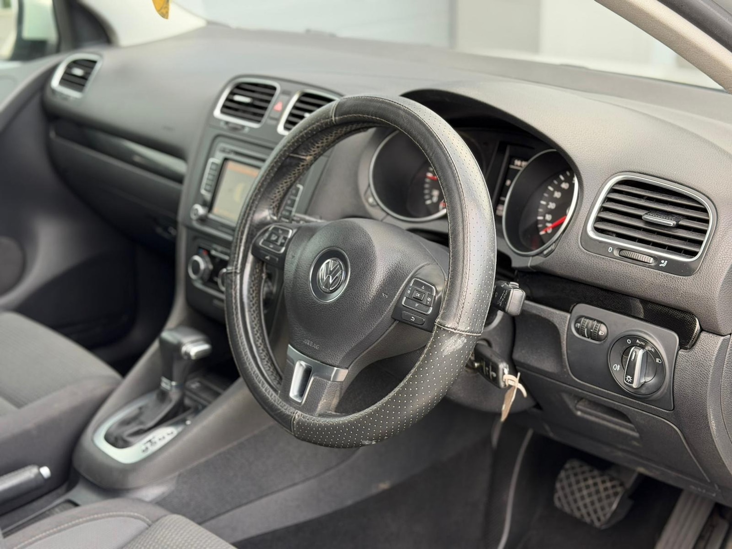 Used Volkswagen Golf 2010 for sale - 76143930: Photo 10