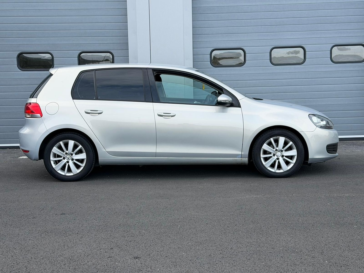 Used Volkswagen Golf 2010 for sale - 76143930: Photo 4