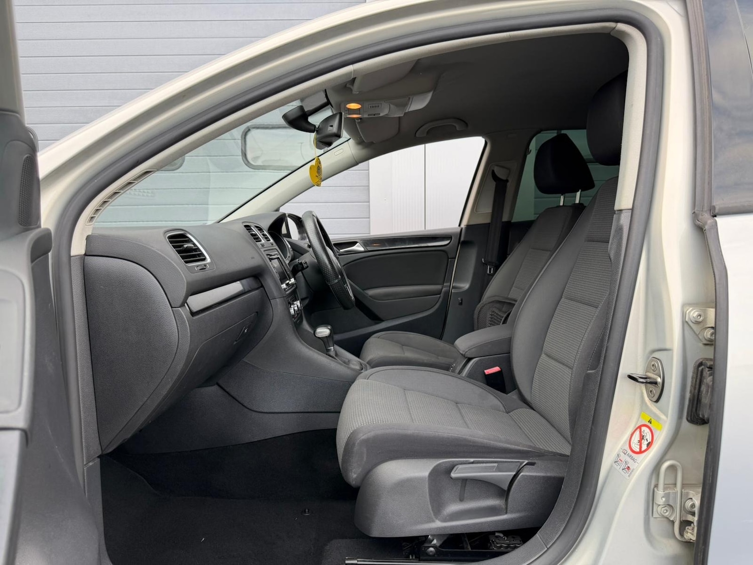 Used Volkswagen Golf 2010 for sale - 76143930: Photo 7