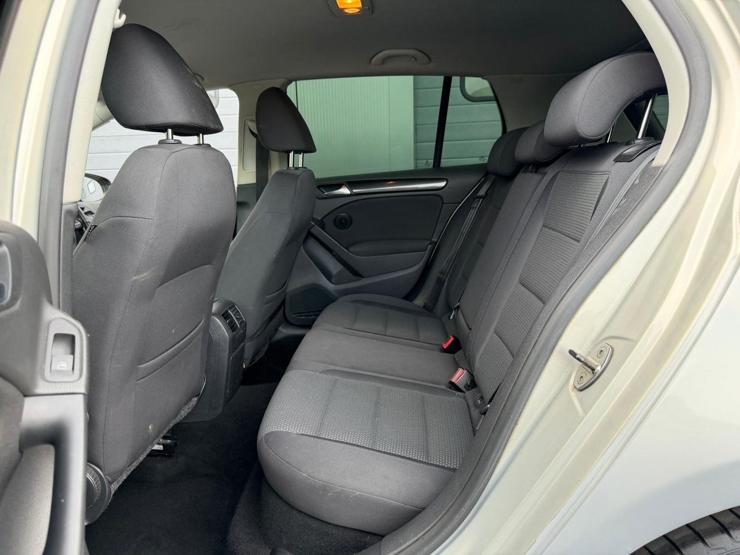 Used Volkswagen Golf 2010 for sale - 76143930: Photo 8