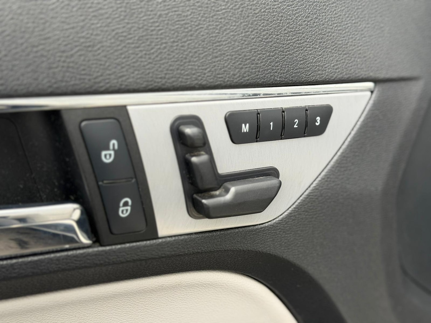 Used Mercedes-Benz E-Class 2012 for sale - 76143910: Photo 19