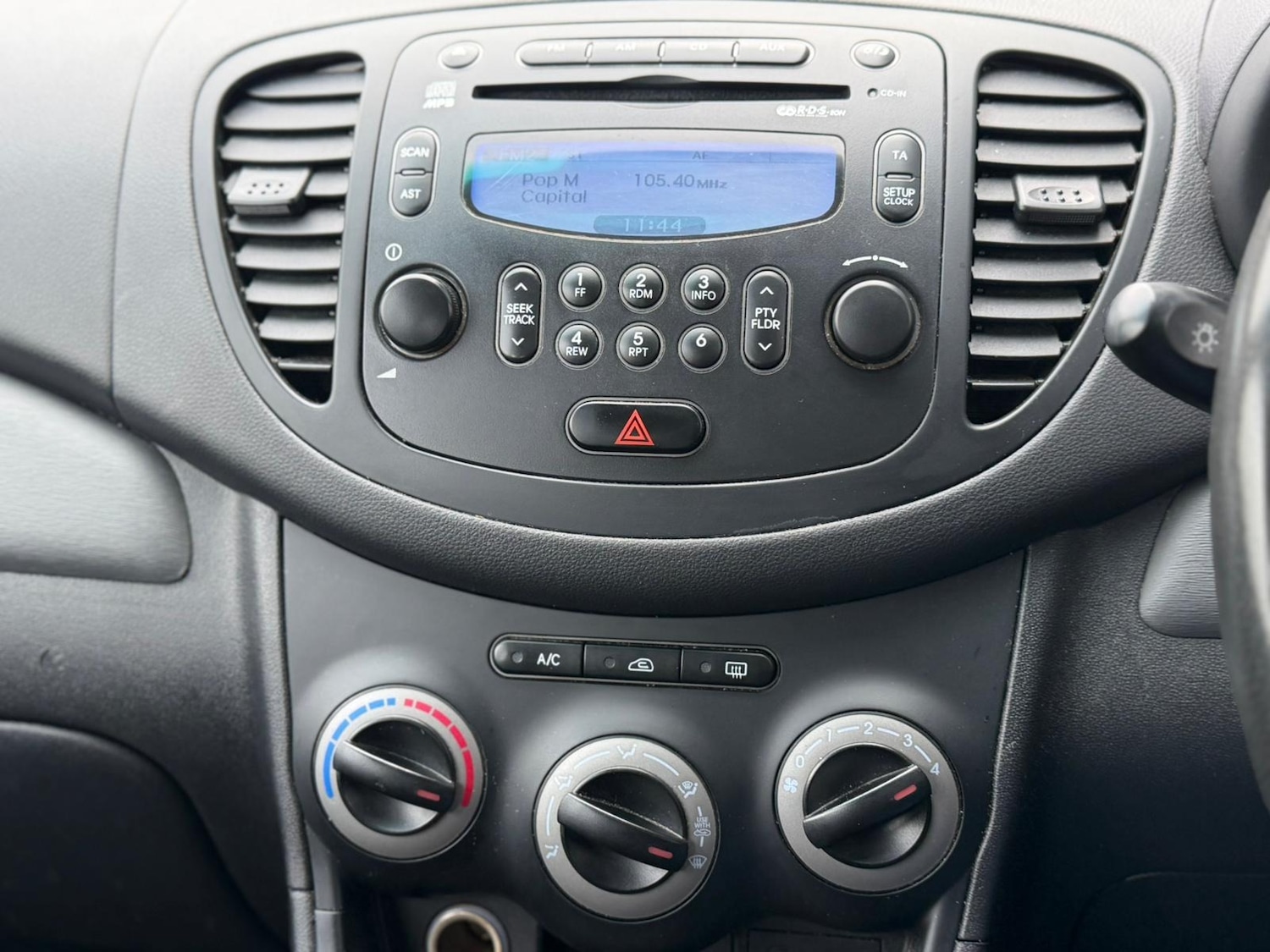 Used Hyundai i10 2011 for sale - 76719108: Photo 12