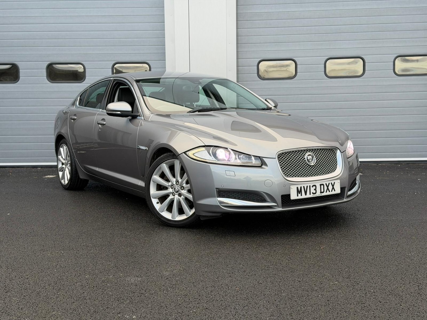 Used Jaguar XF 2013 for sale - 76807218: Photo 2