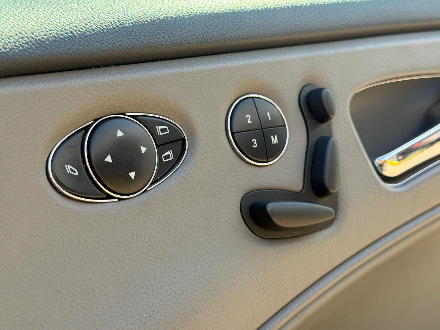 Used Mercedes-Benz CLS 2005 for sale - 77947029: Photo 18