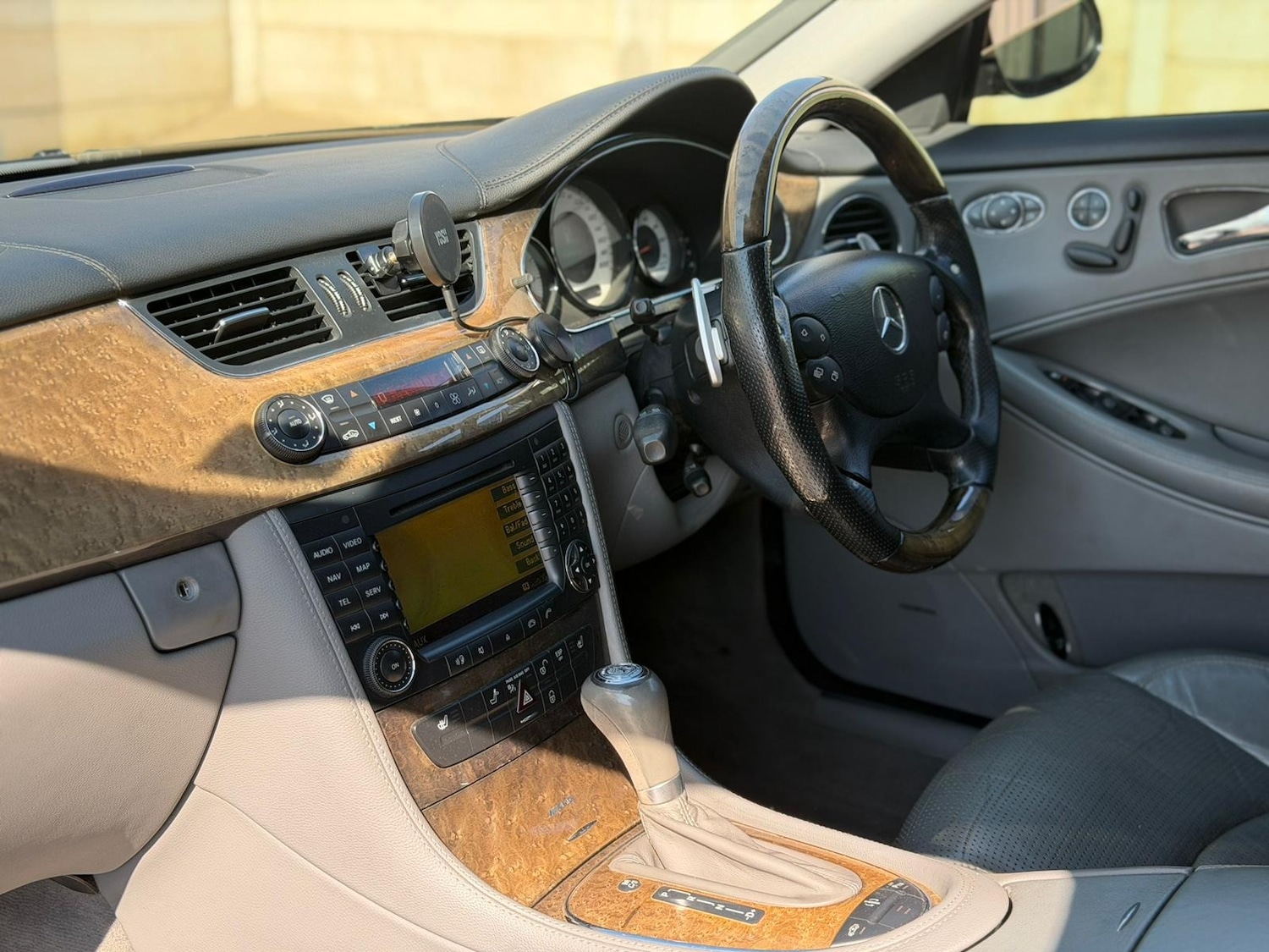 Used Mercedes-Benz CLS 2005 for sale - 77947029: Photo 19