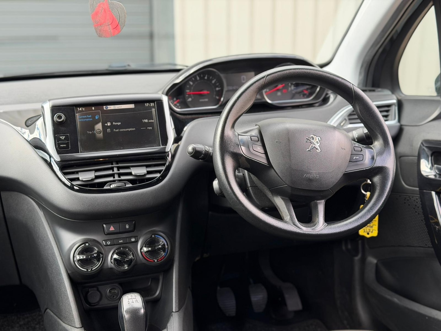 Used Peugeot 208 2013 for sale - 78149735: Photo 10