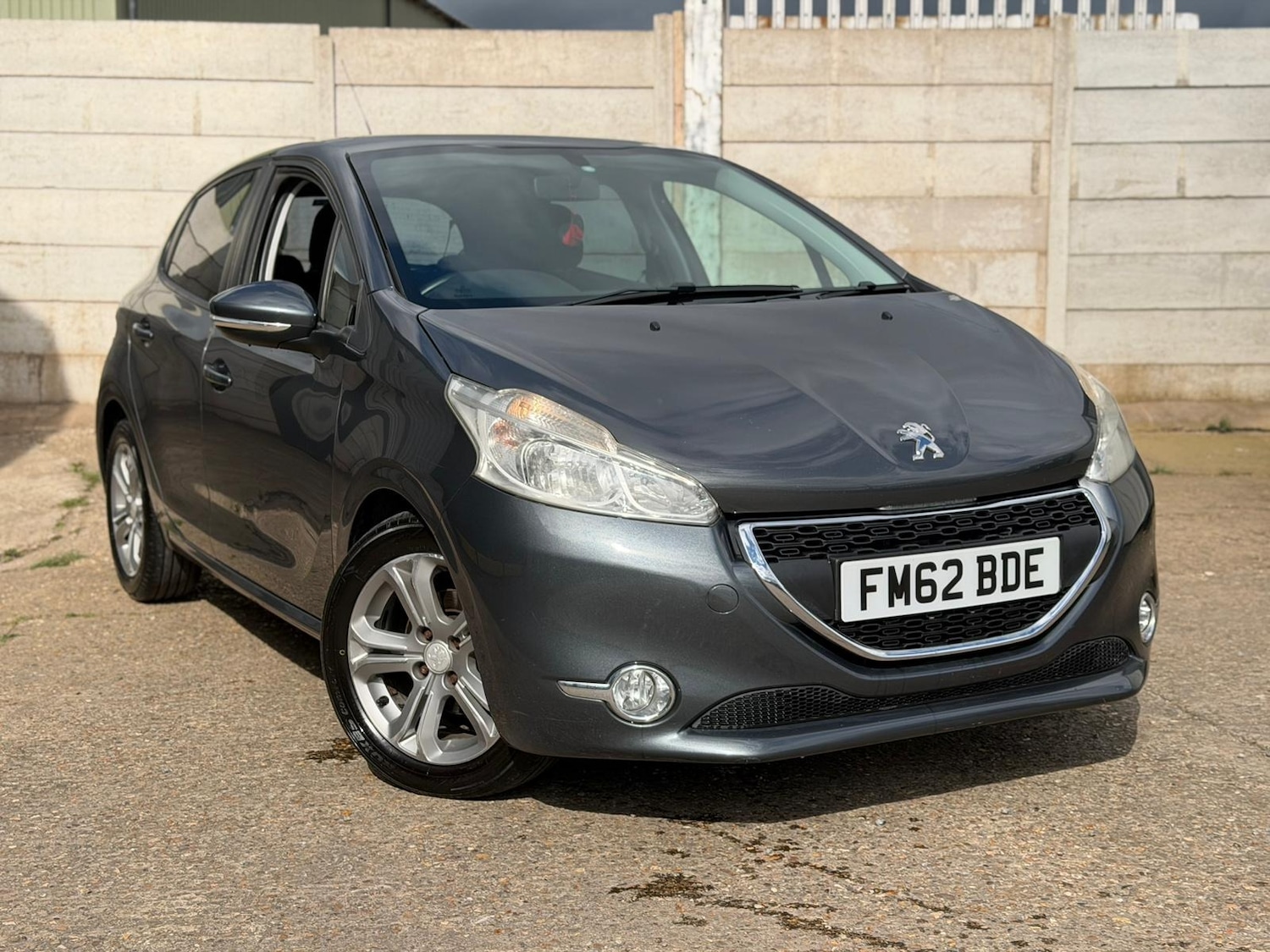 Used Peugeot 208 2013 for sale - 78149735: Photo 2