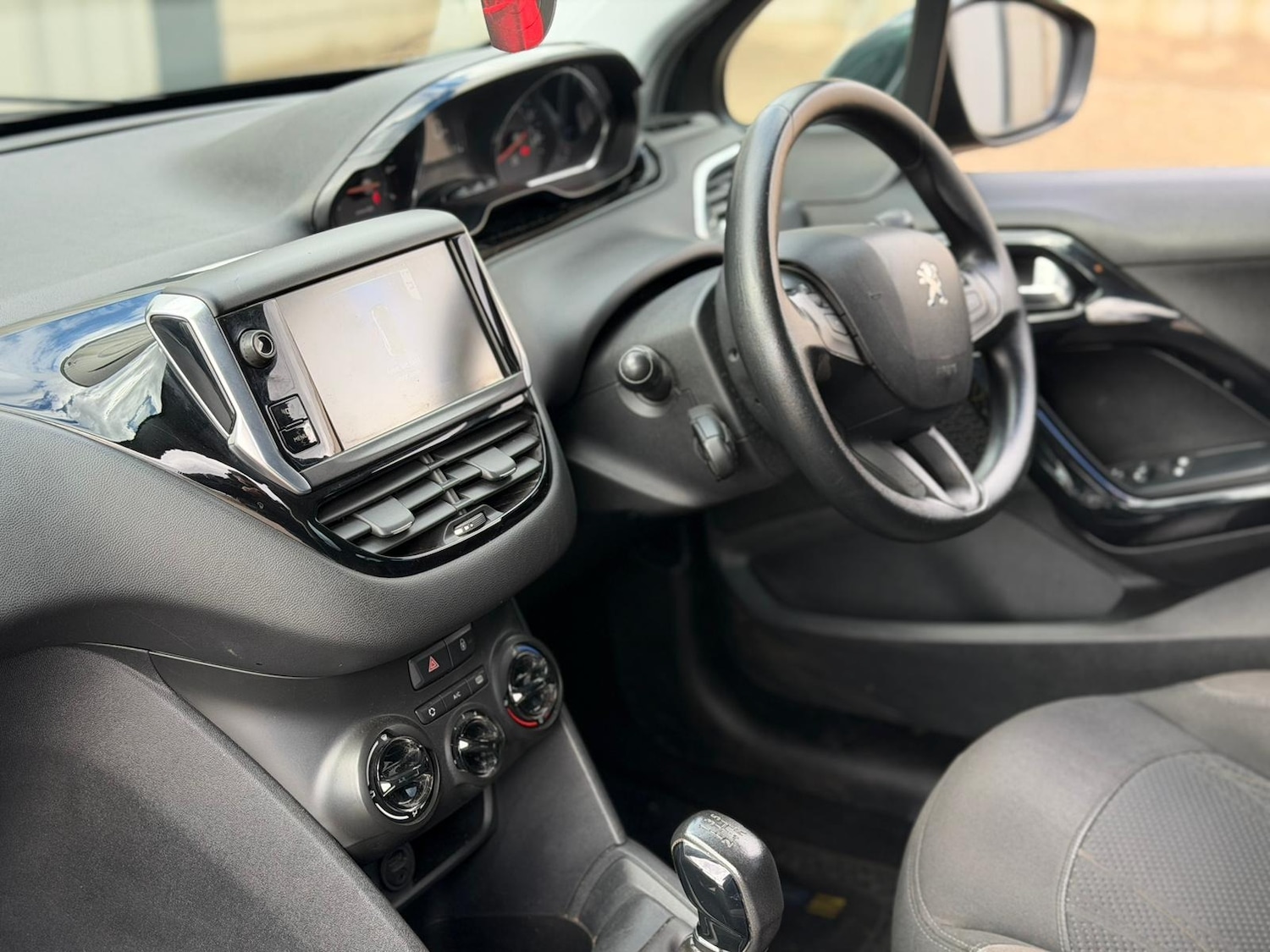 Used Peugeot 208 2013 for sale - 78149735: Photo 8
