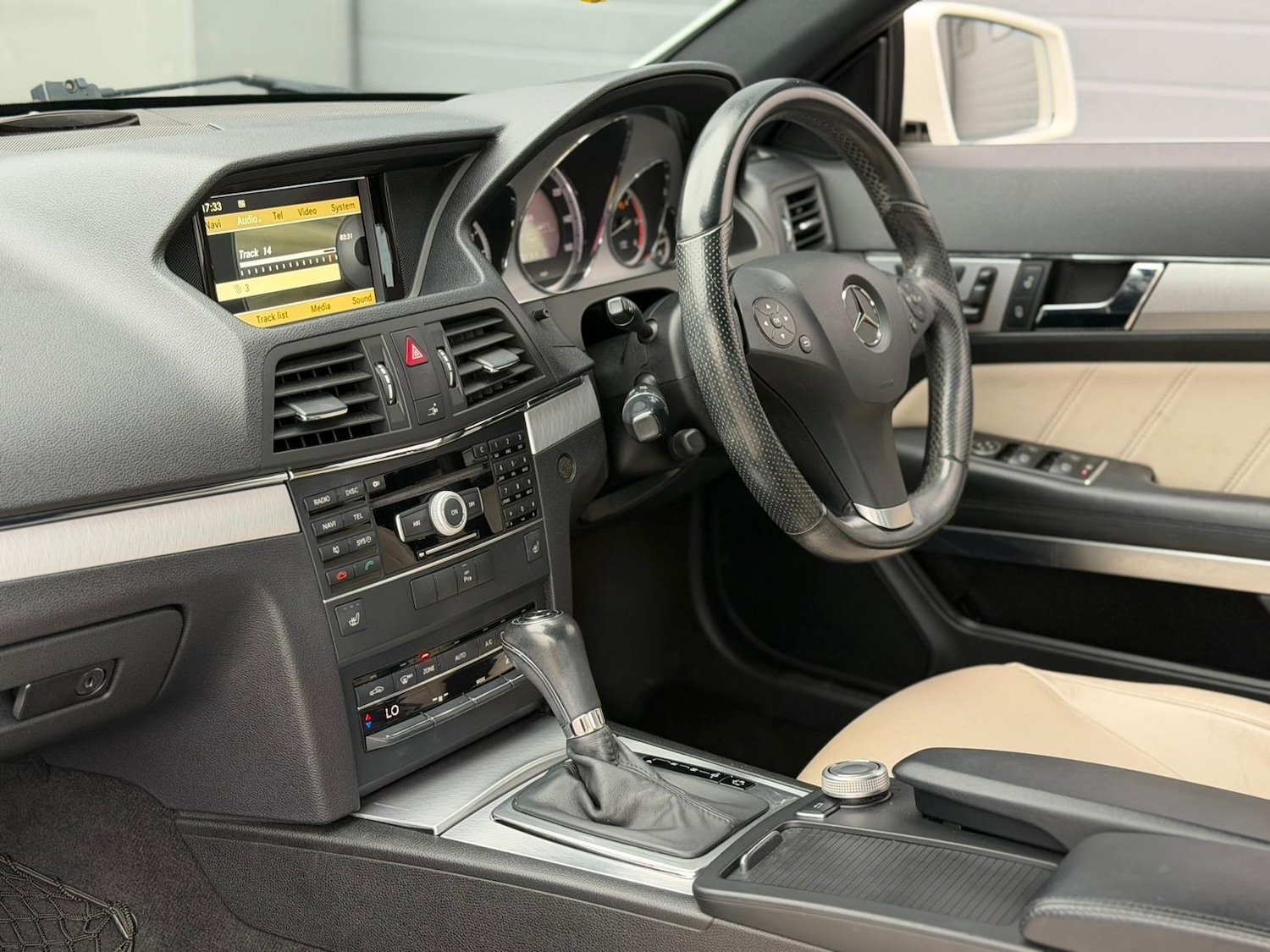 Used Mercedes-Benz E-Class 2010 for sale - 76143922: Photo 11