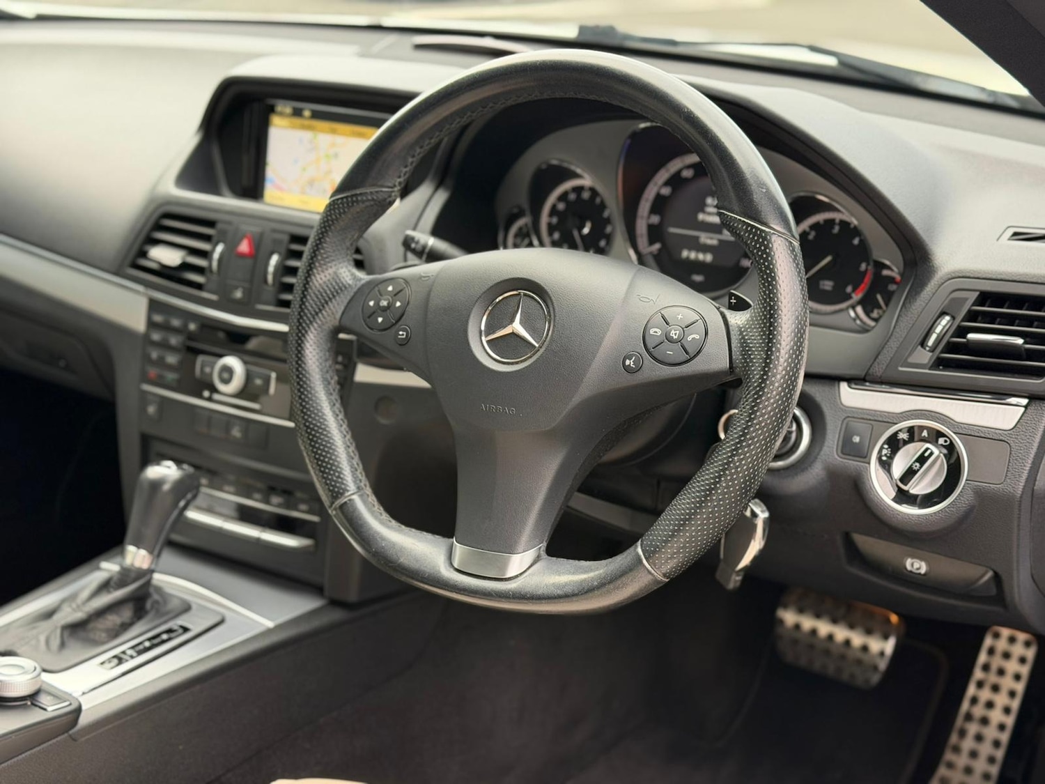 Used Mercedes-Benz E-Class 2010 for sale - 76143922: Photo 12