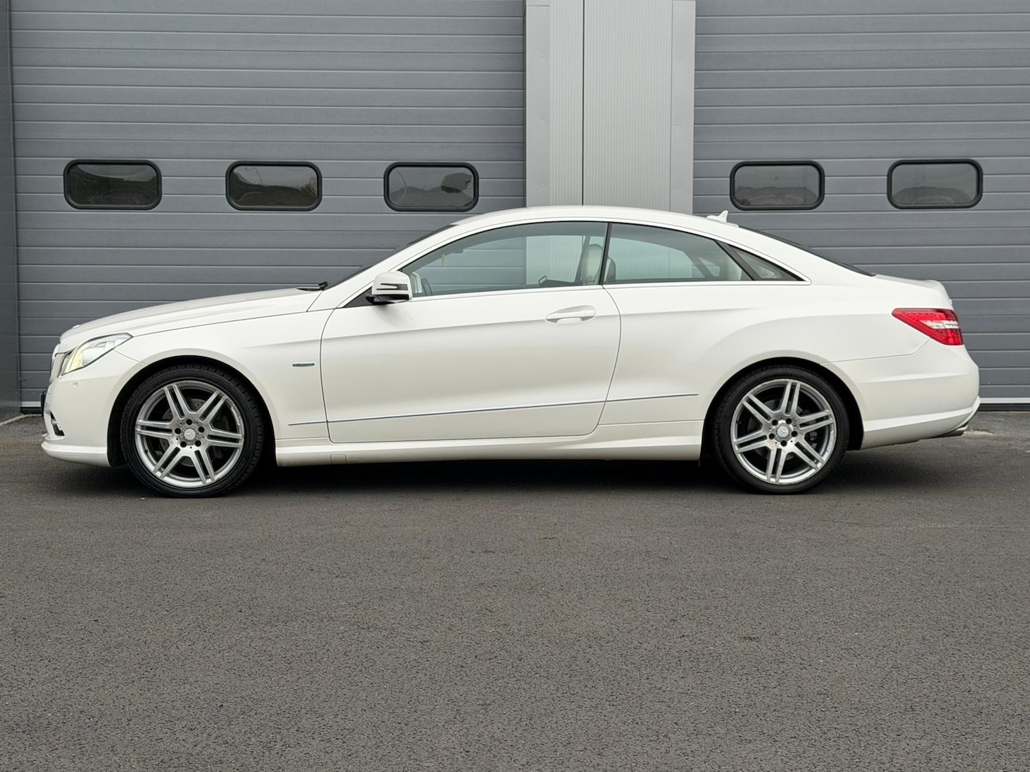 Used Mercedes-Benz E-Class 2010 for sale - 76143922: Photo 5