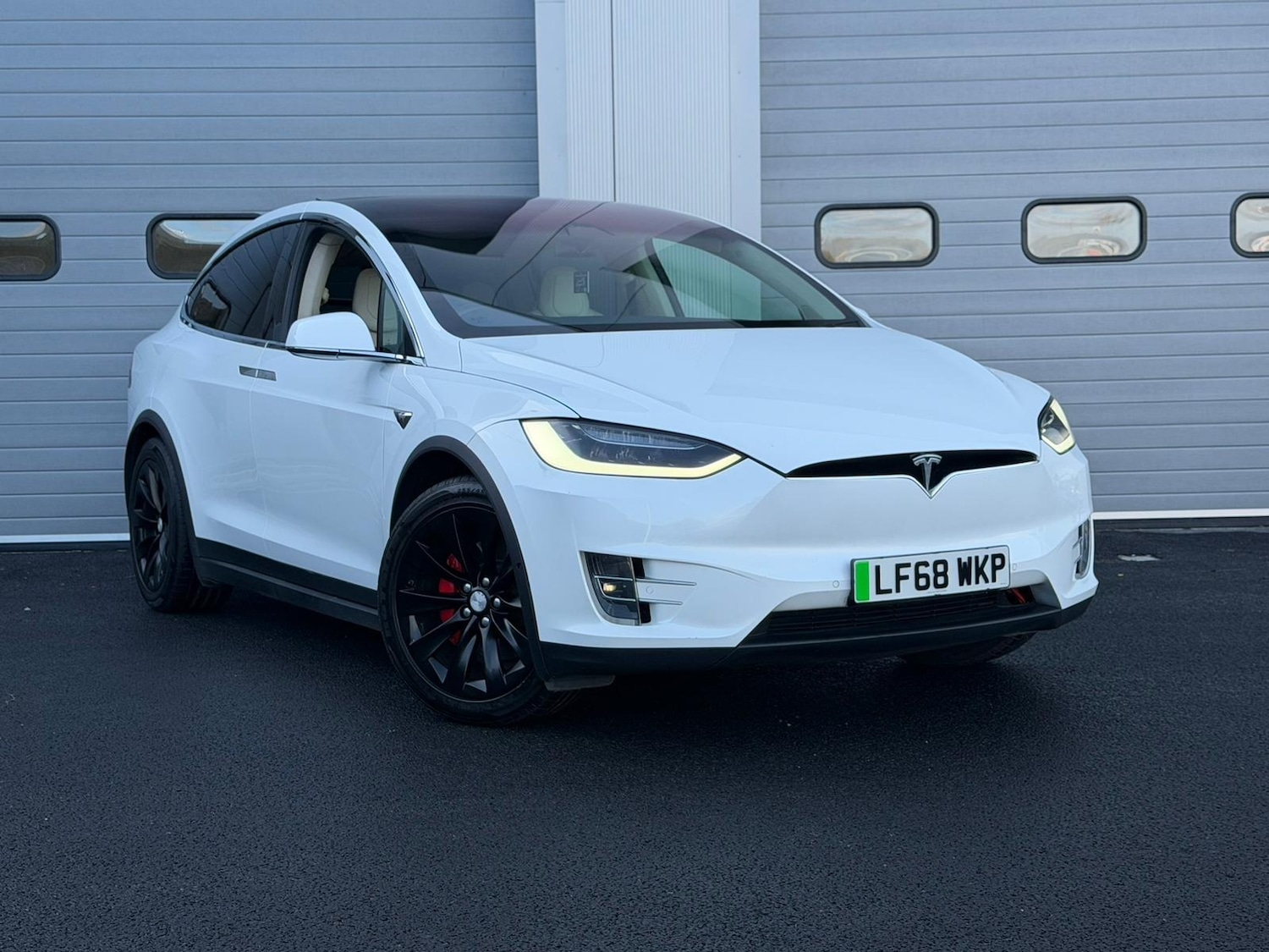 Used Tesla Model X 2018 for sale - 76565698: Photo 2