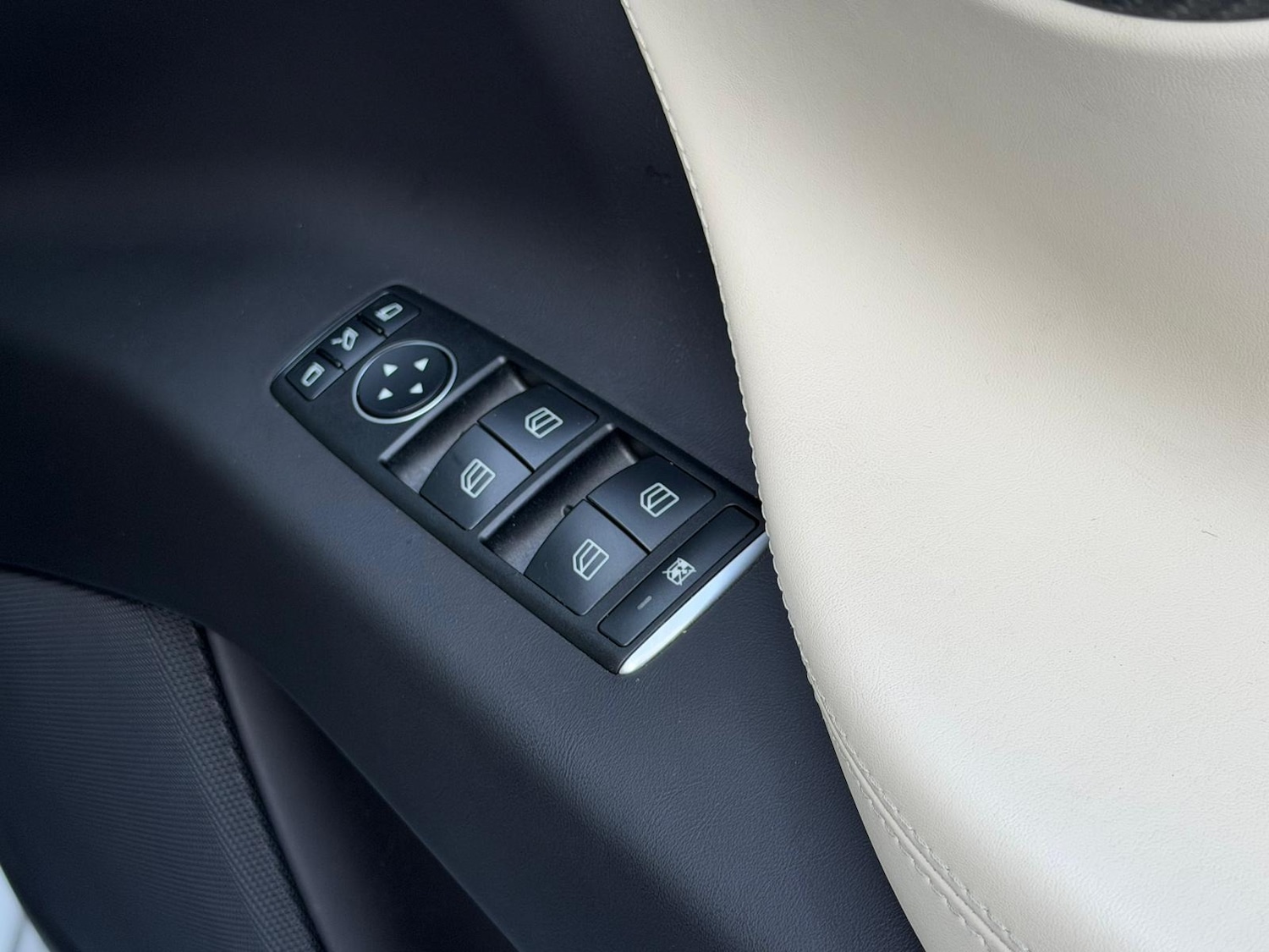 Used Tesla Model X 2018 for sale - 76565698: Photo 27