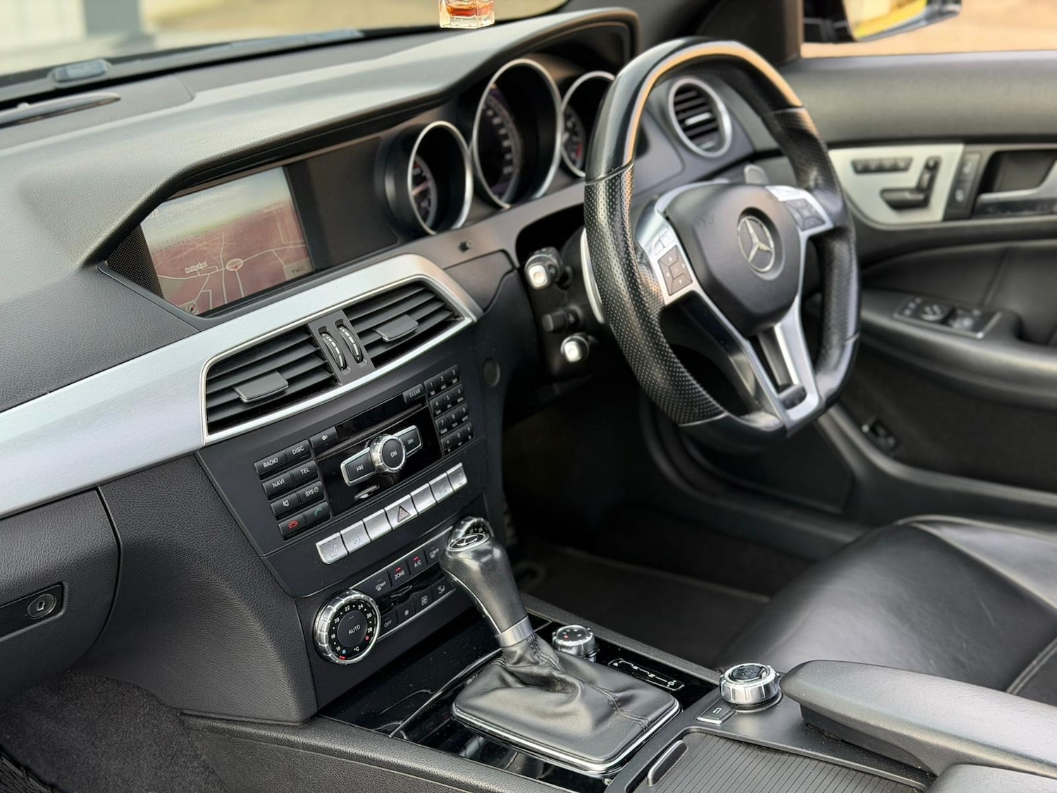 Used Mercedes-Benz C Class 2013 for sale - 77947137: Photo 16