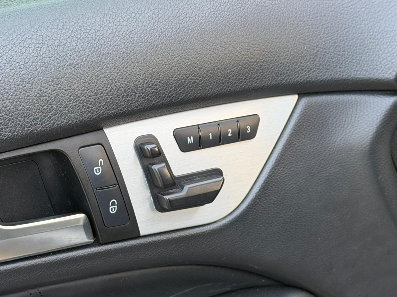 Used Mercedes-Benz C Class 2013 for sale - 77947137: Photo 23