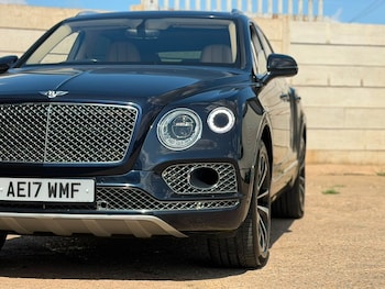 Used Bentley Bentayga 2017 for sale - 79344372: Photo