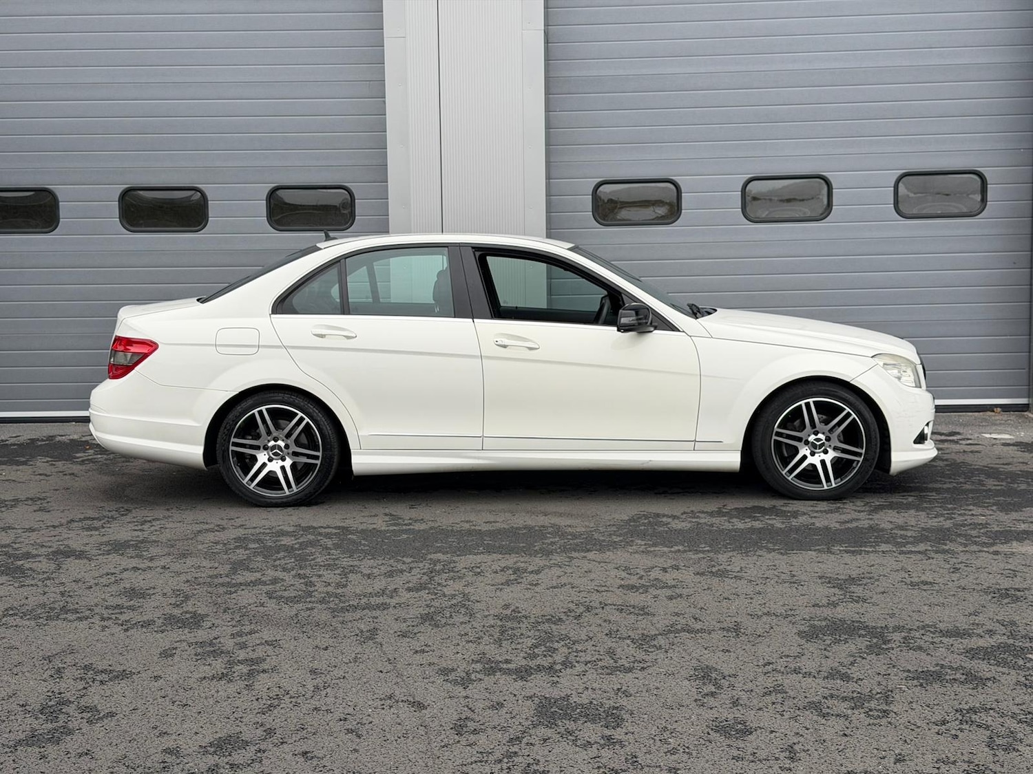 Used Mercedes-Benz C Class 2010 for sale - 76302516: Photo 4