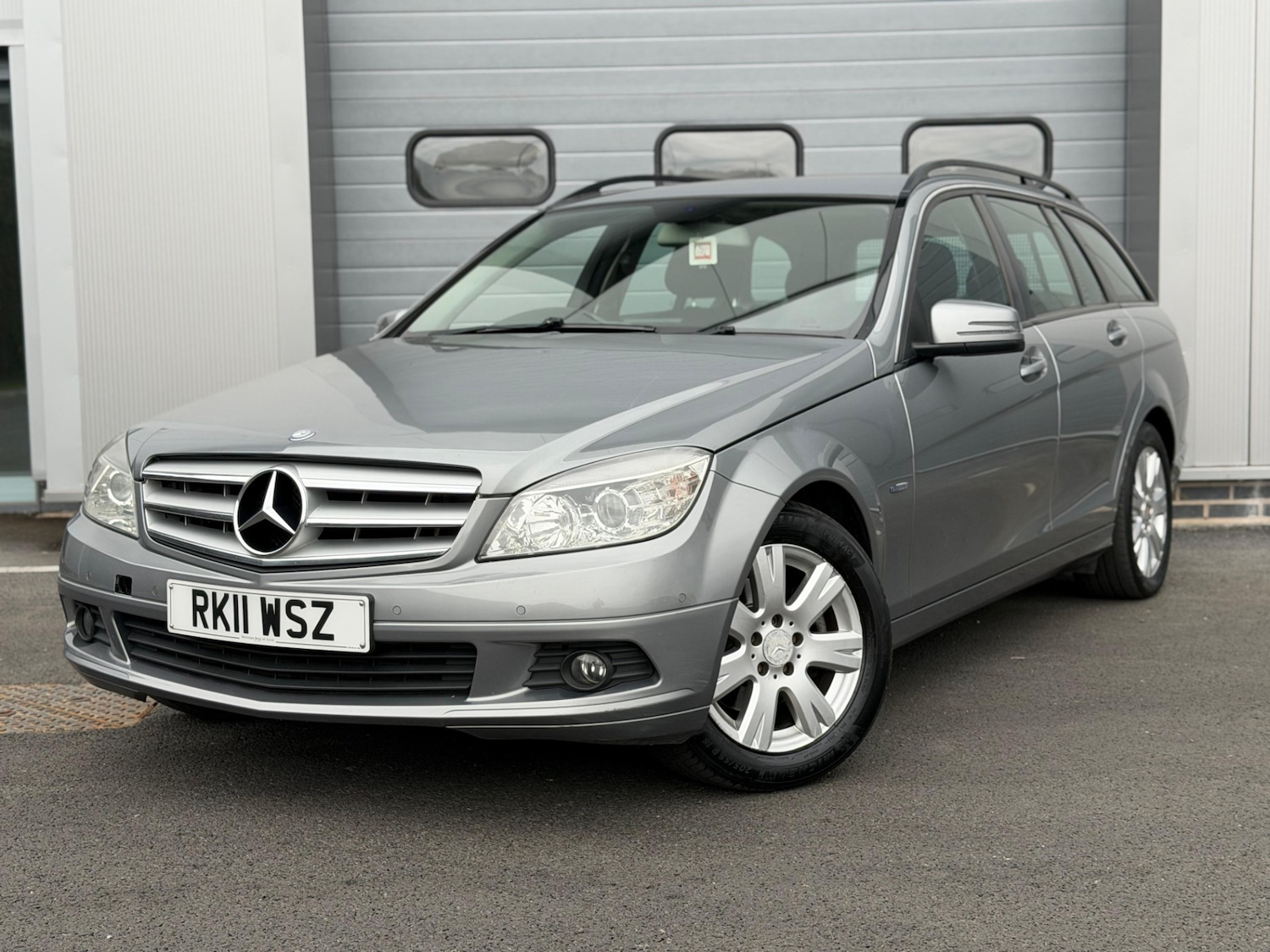 Used Mercedes-Benz C-Class 2011 for sale - 76077986: Photo 1