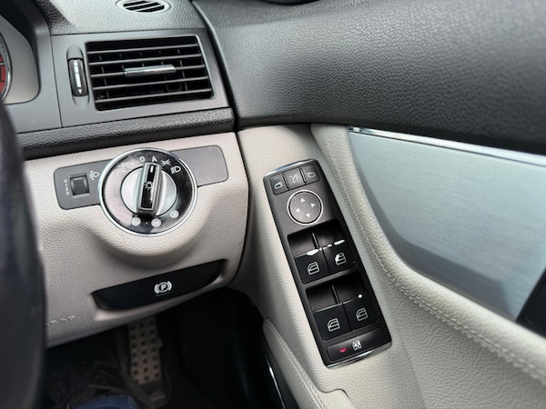 Used Mercedes-Benz C-Class 2008 for sale - 75656395: Photo 18