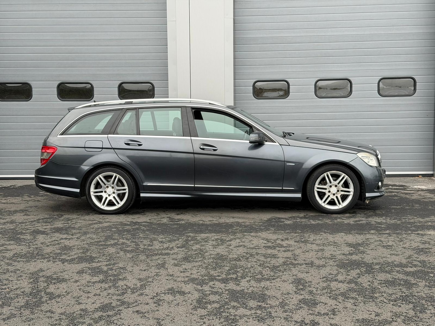Used Mercedes-Benz C Class 2010 for sale - 76461627: Photo 2