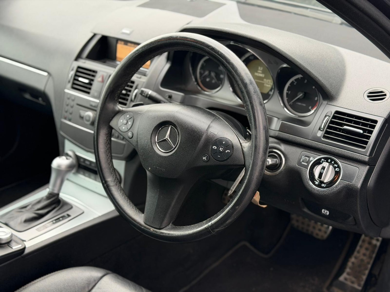 Used Mercedes-Benz C Class 2010 for sale - 76461627: Photo 8