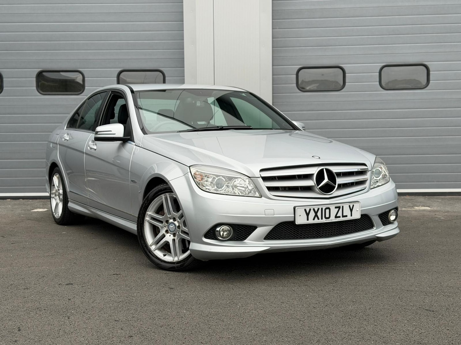 Used Mercedes-Benz C-Class 2010 for sale - 76143924: Photo 2