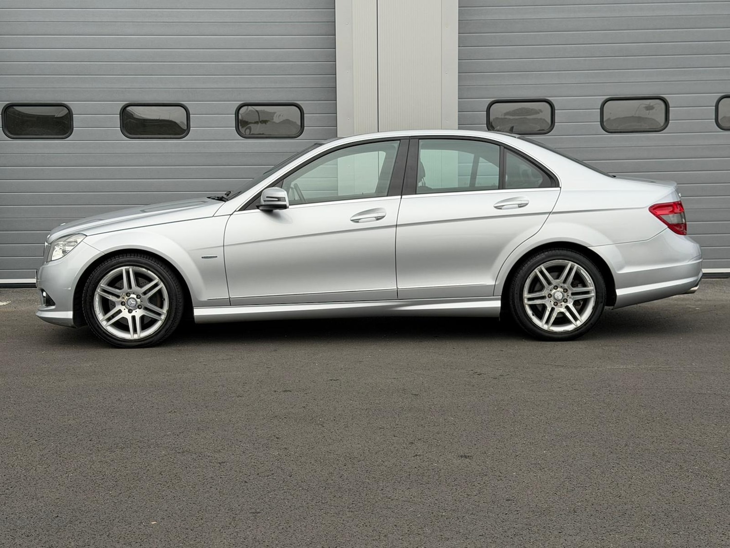 Used Mercedes-Benz C-Class 2010 for sale - 76143924: Photo 5