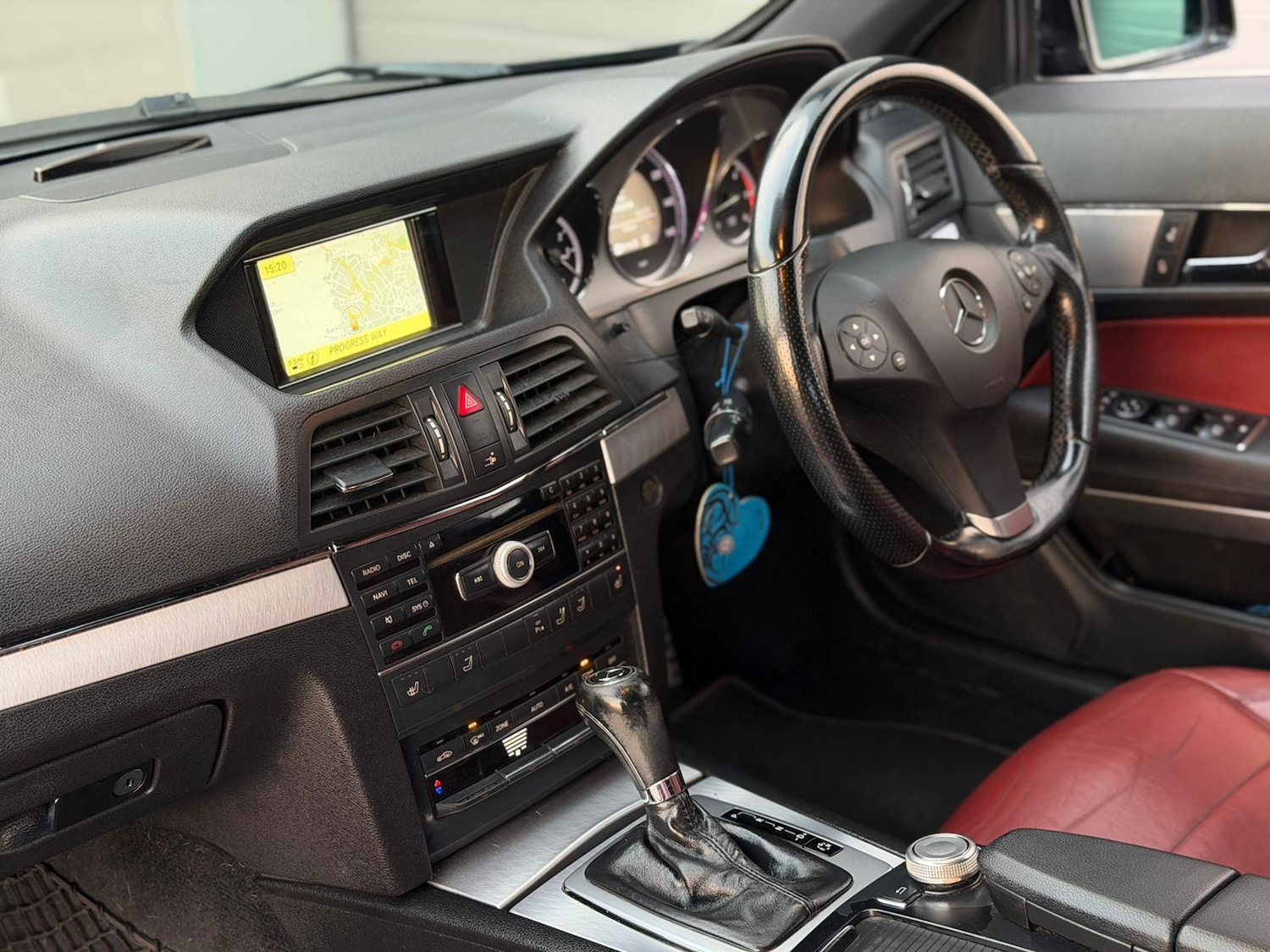 Used Mercedes-Benz E Class 2010 for sale - 76894495: Photo 11