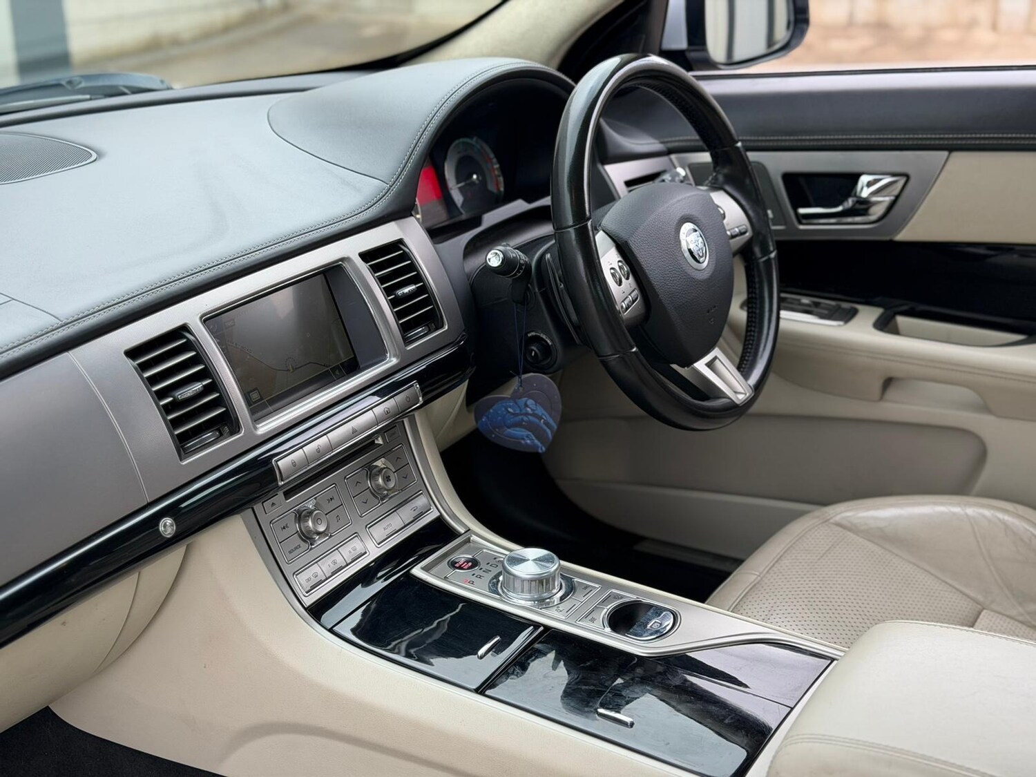 Used Jaguar XF 2011 for sale - 78091179: Photo 13