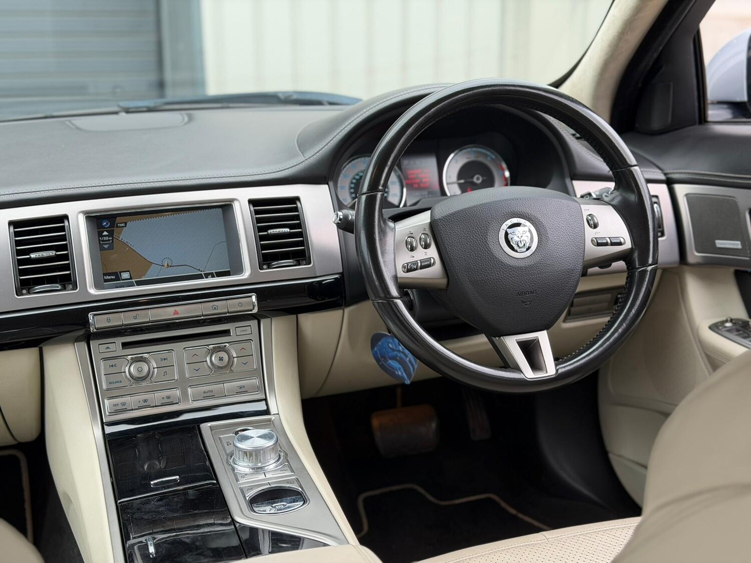 Used Jaguar XF 2011 for sale - 78091179: Photo 15