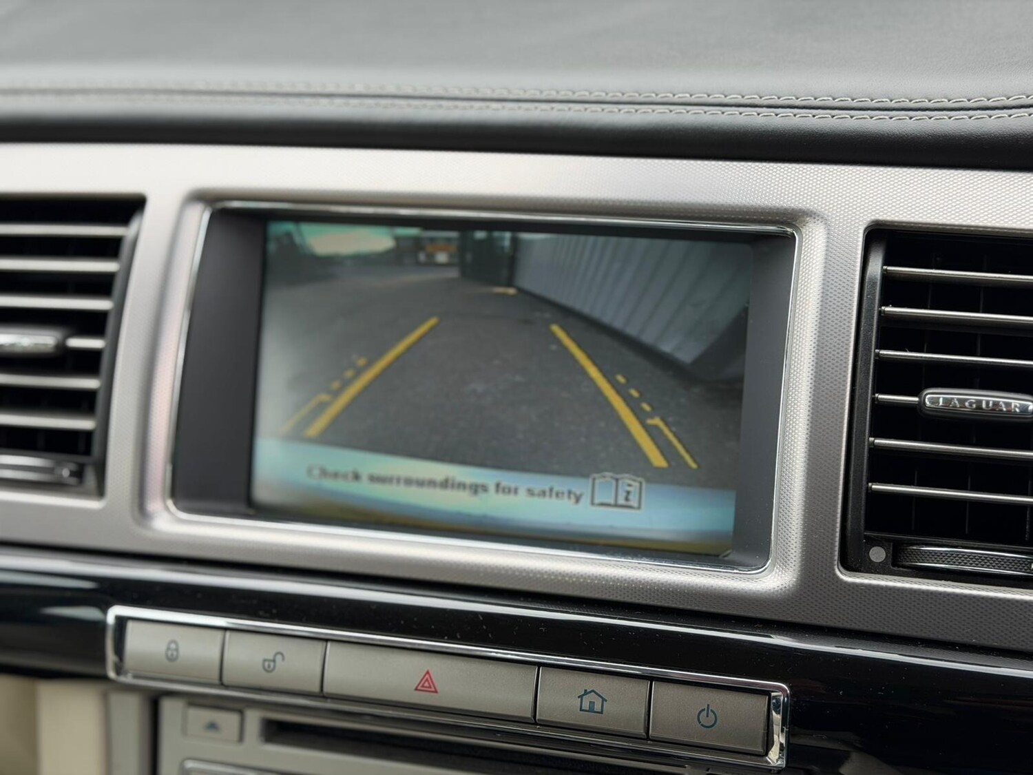 Used Jaguar XF 2011 for sale - 78091179: Photo 19