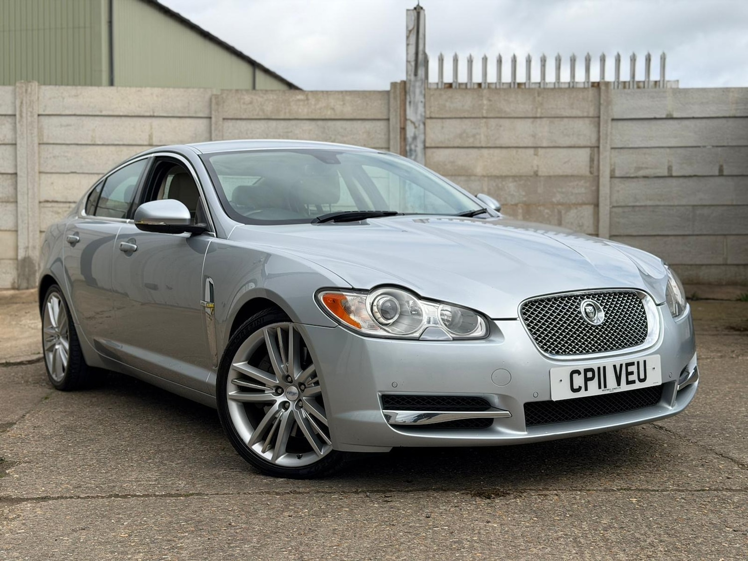 Used Jaguar XF 2011 for sale - 78091179: Photo 2