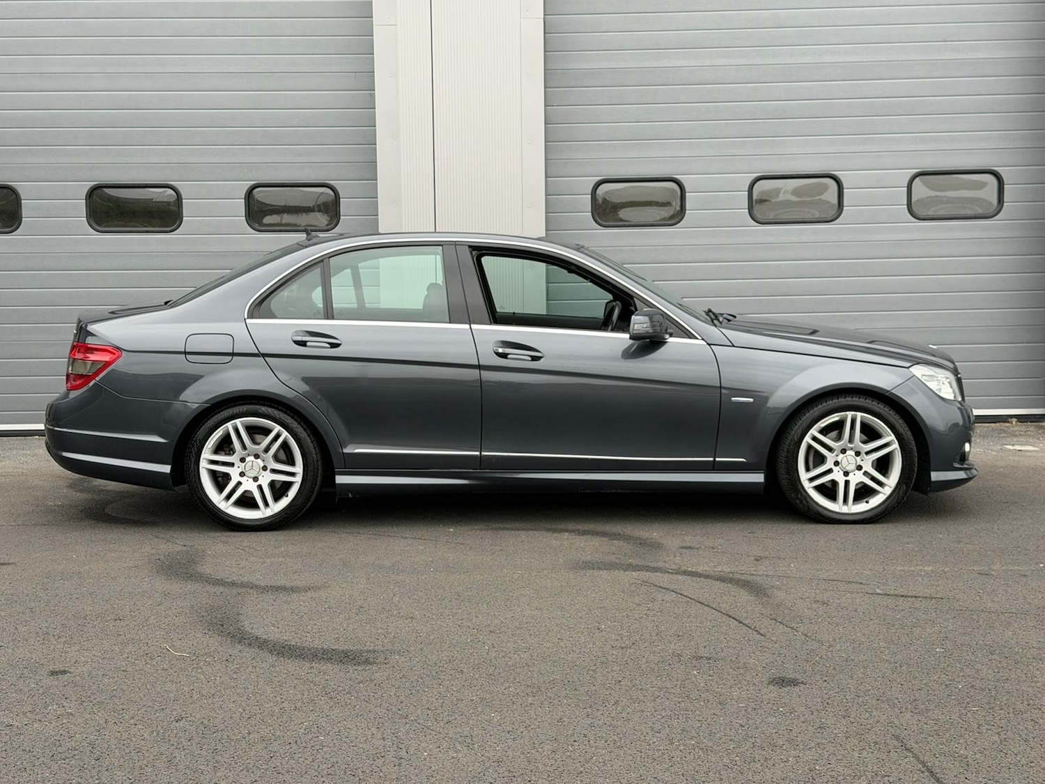Used Mercedes-Benz C Class 2010 for sale - 75662028: Photo 4