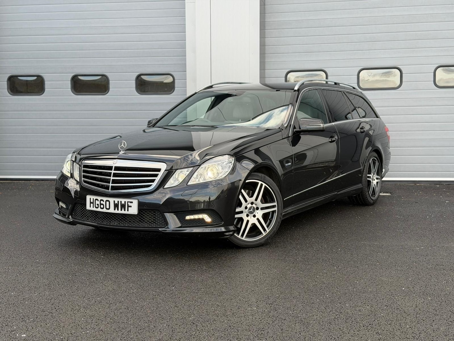 Used Mercedes-Benz E Class 2011 for sale - 76835159: Photo 1