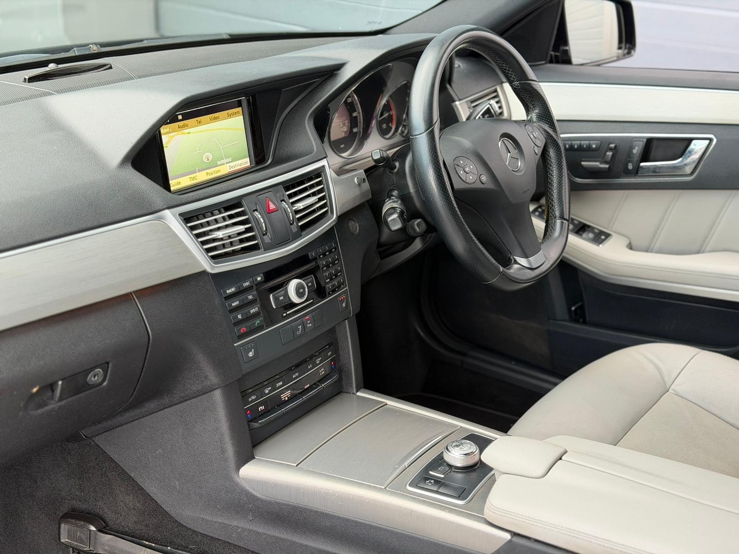 Used Mercedes-Benz E Class 2011 for sale - 76835159: Photo 10