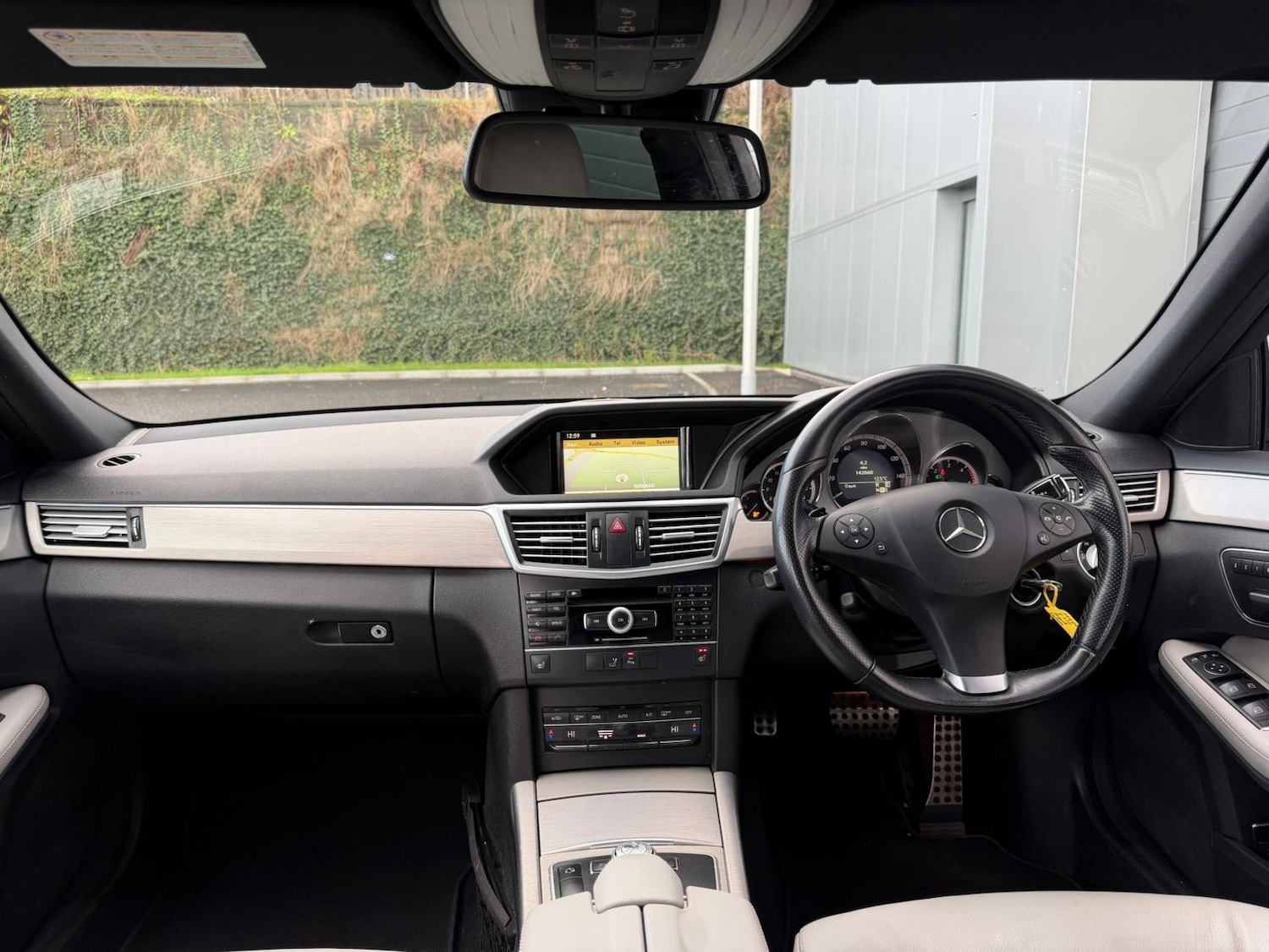 Used Mercedes-Benz E Class 2011 for sale - 76835159: Photo 11